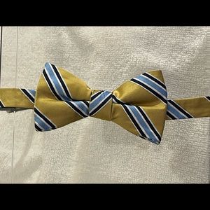 Mens pre-tied adjustable length Saddlebred silk mix bow tie. Great condition!